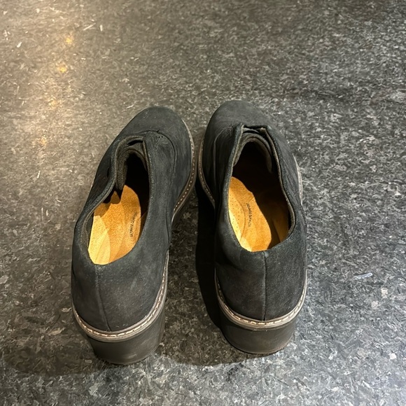 Ladies Black Gently Worn Clarks Suede Loafers - Picture 3 of 6